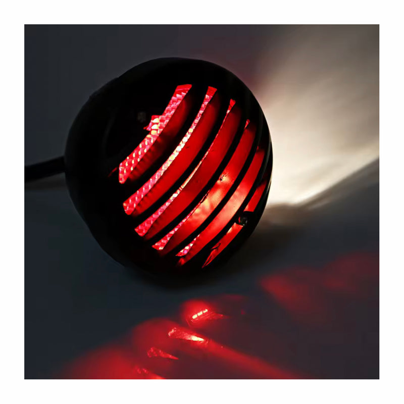 Load image into Gallery viewer, Farolim traseiro com grelha metálica estilo harley davidson cafe racer
