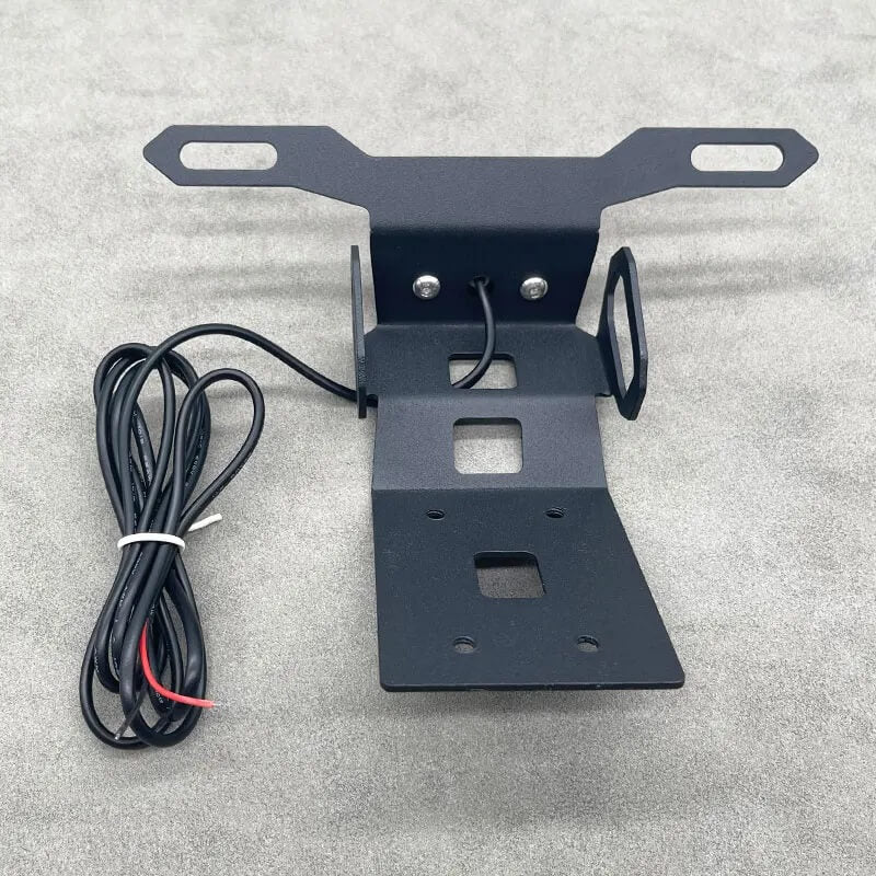 Load image into Gallery viewer, Vista traseira do suporte de matrícula LED montado na Kawasaki Z1000SX 
