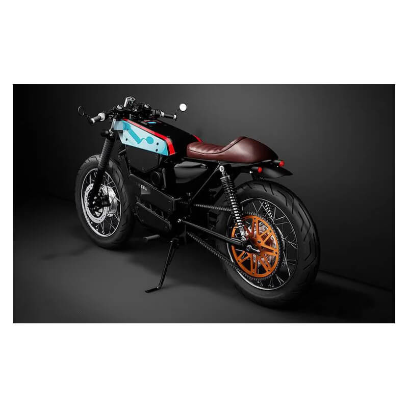 Load image into Gallery viewer, Detalhe do banco café racer vintage em couro sintético castanho com padrão de riscas
