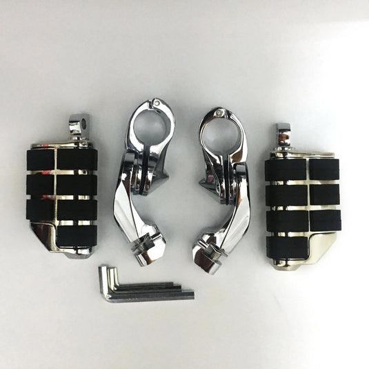 Detalhe do acabamento cromado premium dos apoios de pés Harley Davidson 