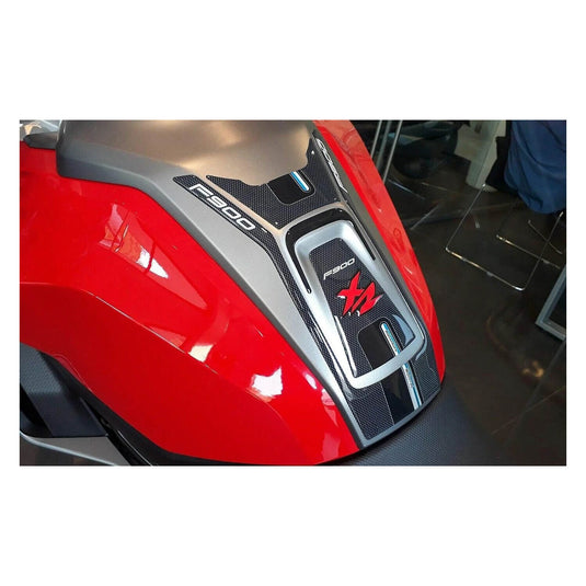 Protetor de depósito BMW F900XR em resina 3D, oferece melhor aderência e proteção contra desgaste