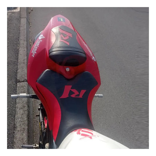 Banco Yamaha R1 04-06 couro sintético preto vermelho vista lateral 
