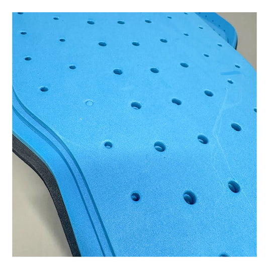 Detalhe do protetor de costas com camadas de absorção de impactos múltiplos