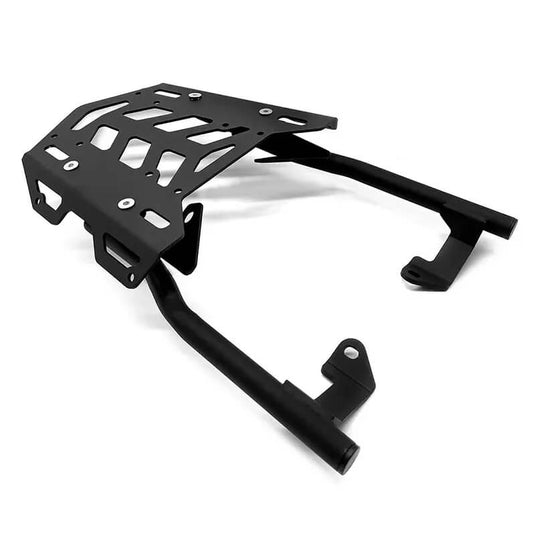 Design discreto do suporte traseiro que complementa a estética da Tracer 900