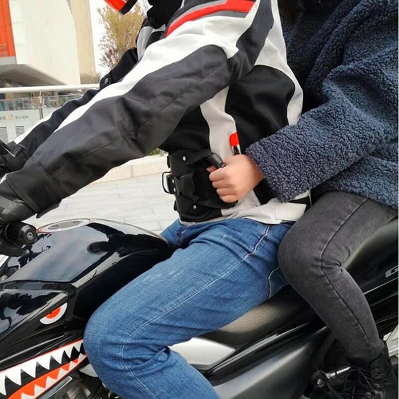 Carregue imagem no visualizador da galeriaCinto segurança traseiro moto vista lateral – material resistente Oxford cloth e plástico
