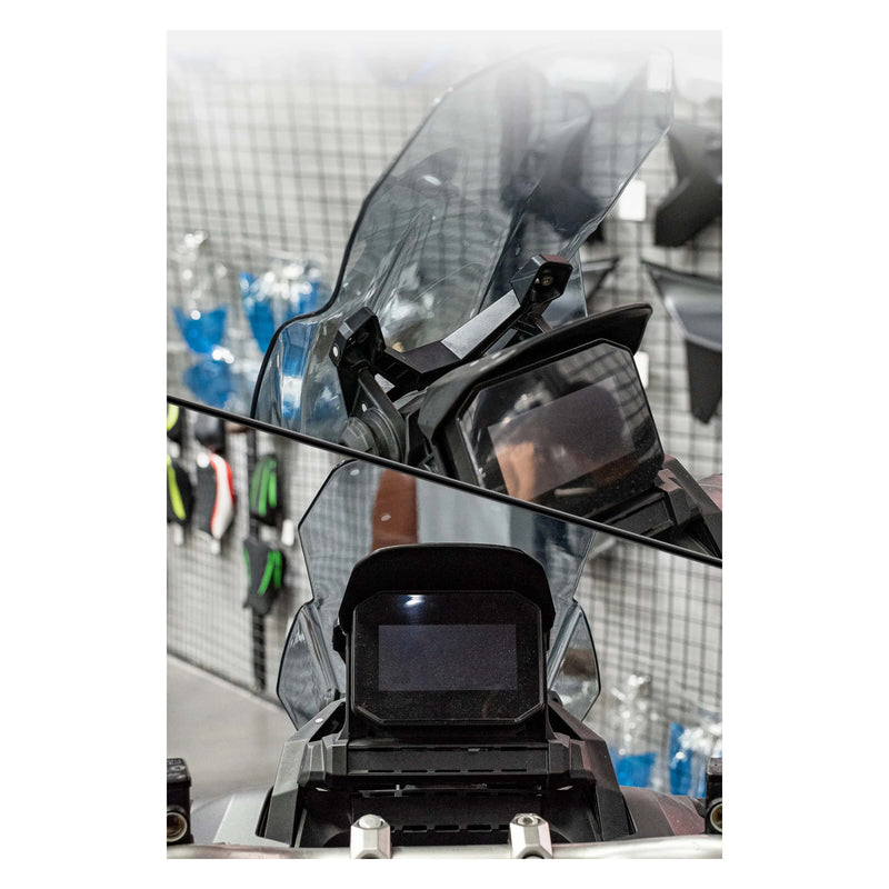 Carregue imagem no visualizador da galeriaPara-brisas Honda ADV350 protege condutor impactos areia detritos peito design elegante
