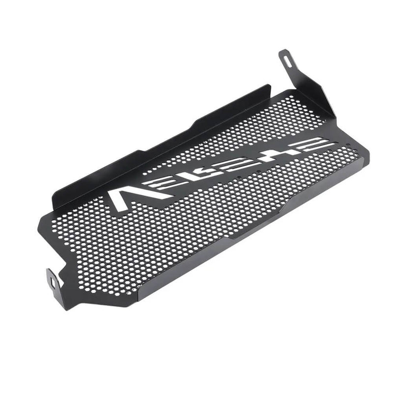 Load image into Gallery viewer, Grelha proteção radiador Versys 650 - detalhe aço inoxidável acabamento anodizado preto
