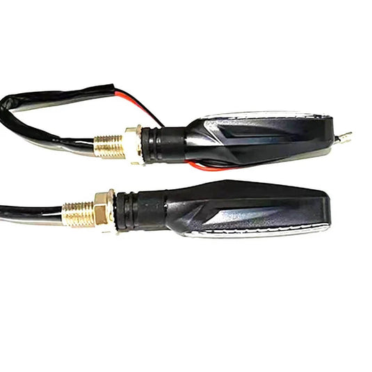 Detalhe dos piscas integrados no suporte matrícula Italjet