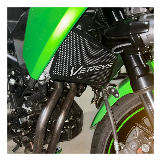 Grelha proteção radiador Kawasaki Versys 650 - detalhe calhas laterais encaixe premium